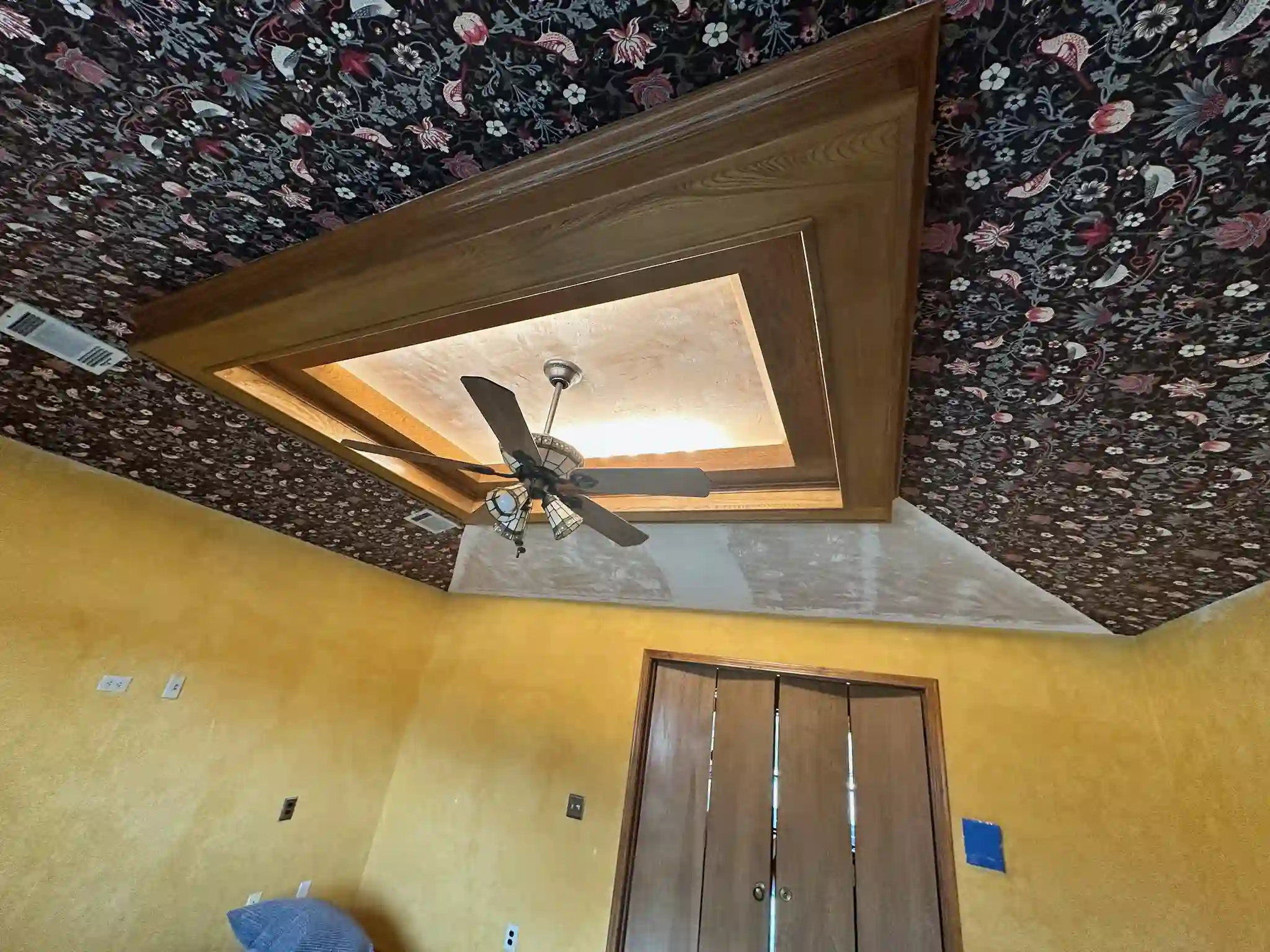 Murphy Wallpaper Installer historic home wallpaper installation and restoration in Deep Ellum, Dallas